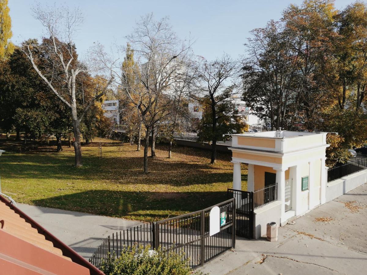 Apartman Pri Parku Sered' Dış mekan fotoğraf