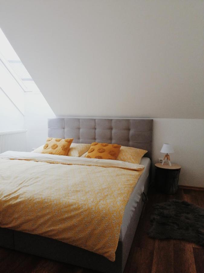 Apartman Pri Parku Sered' Dış mekan fotoğraf